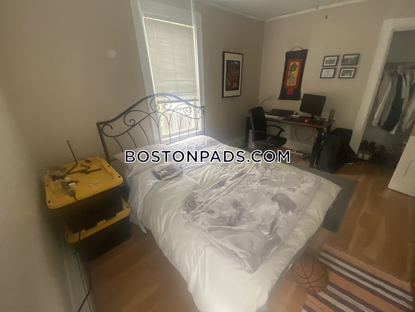 MEDFORD - TUFTS - 5 Beds, 2 Baths - Image 26