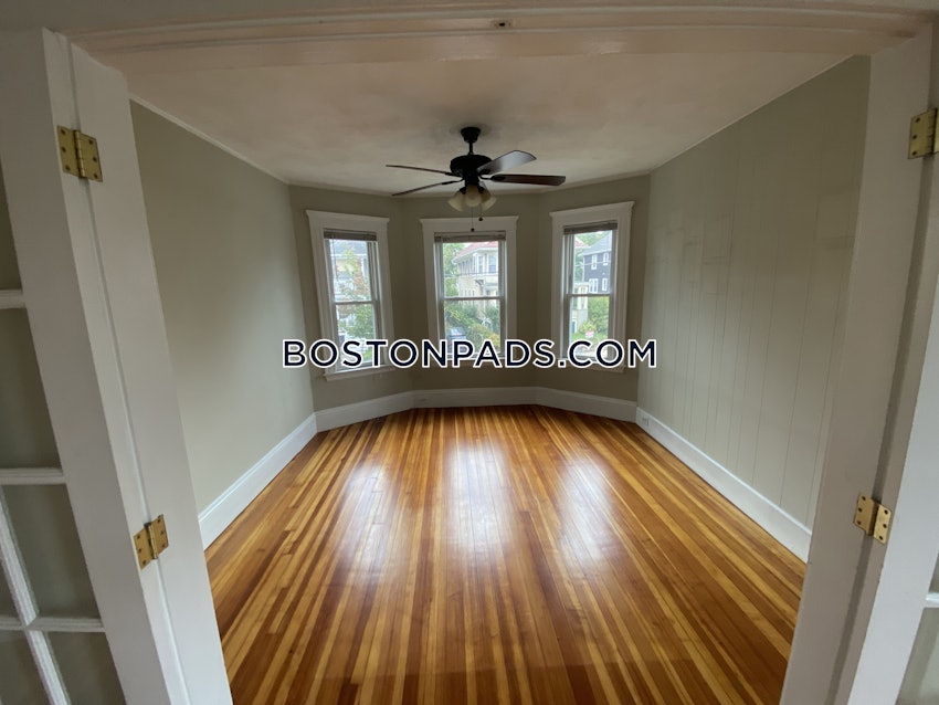 MEDFORD - TUFTS - 3 Beds, 1 Bath - Image 7