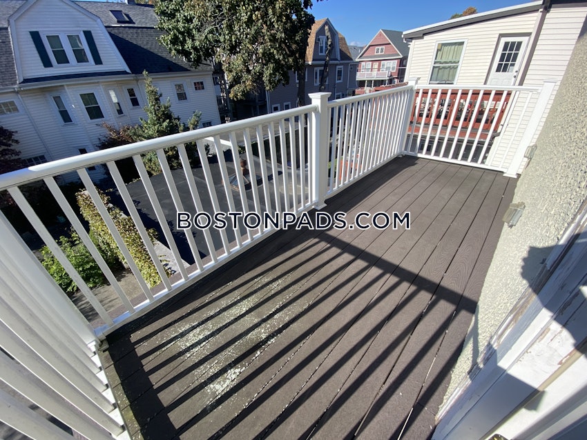 MEDFORD - TUFTS - 3 Beds, 1 Bath - Image 11