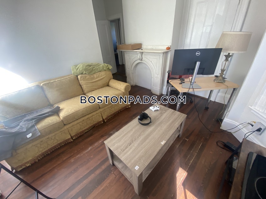 SOMERVILLE - TUFTS - 5 Beds, 1 Bath - Image 5