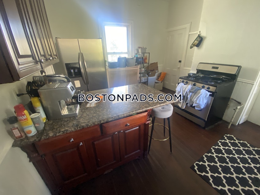 SOMERVILLE - TUFTS - 5 Beds, 1 Bath - Image 3