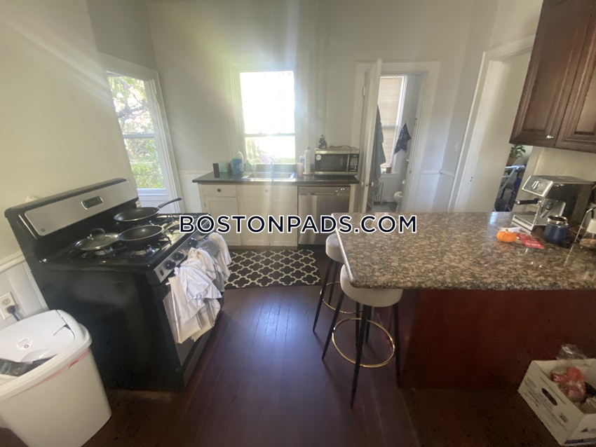 SOMERVILLE - TUFTS - 5 Beds, 1 Bath - Image 2