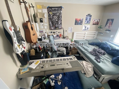 Medford 5 Beds 1 Bath  Tufts - $6,775 No Fee