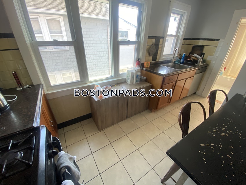 SOMERVILLE - TUFTS - 5 Beds, 2 Baths - Image 7