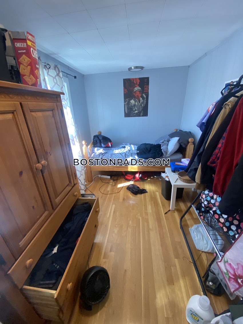 SOMERVILLE - TUFTS - 5 Beds, 2 Baths - Image 15