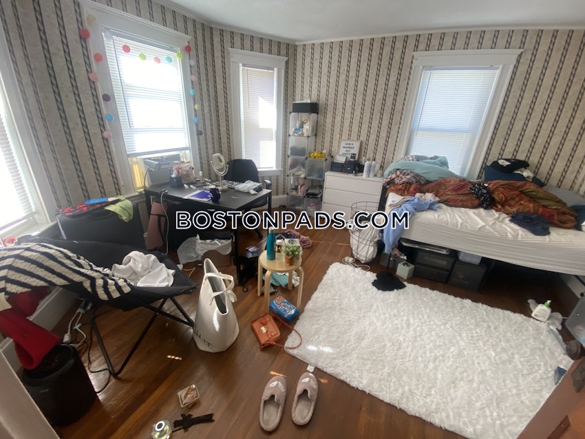 MEDFORD - TUFTS - 5 Beds, 1 Bath - Image 37