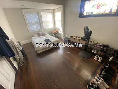 Medford 5 Beds 2 Baths  Tufts - $6,250 No Fee