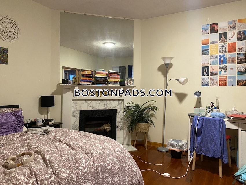 MEDFORD - TUFTS - 3 Beds, 1 Bath - Image 9