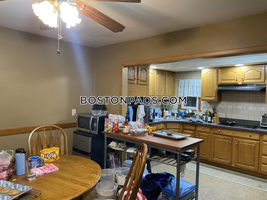 MEDFORD - TUFTS - 3 Beds, 1 Bath - Image 6