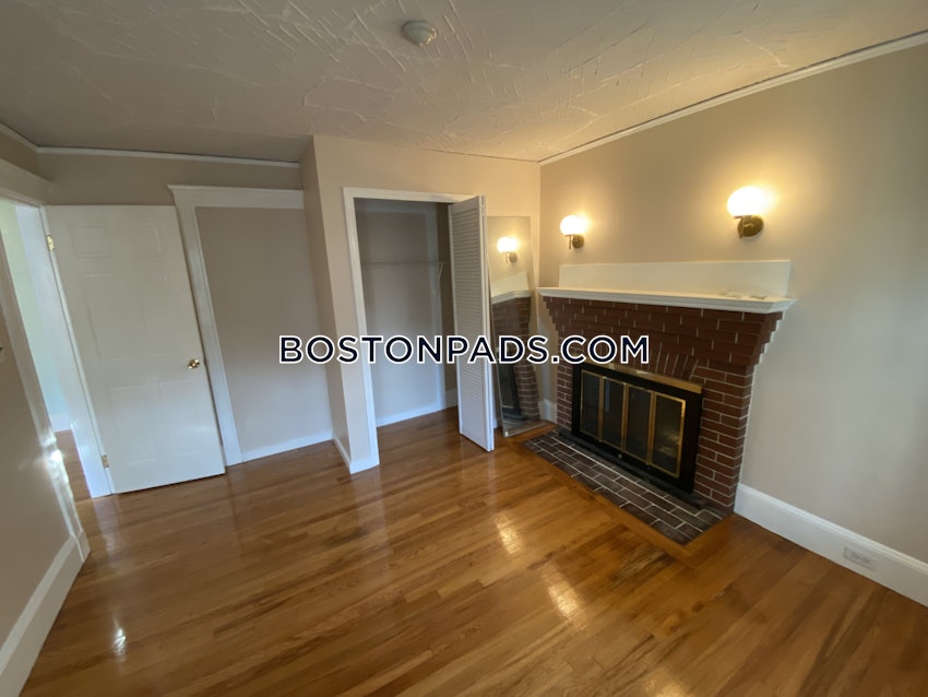 QUINCY - WOLLASTON - 3 Beds, 1 Bath - Image 3