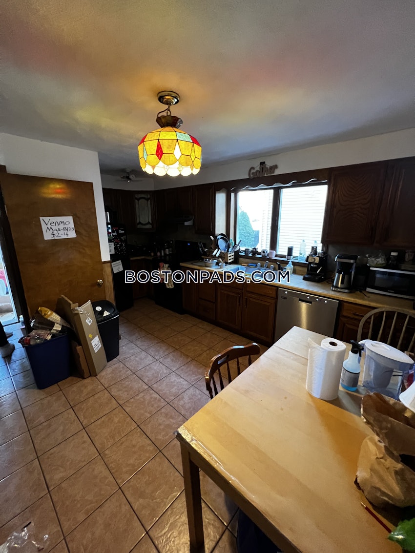 SOMERVILLE - TUFTS - 3 Beds, 1 Bath - Image 29