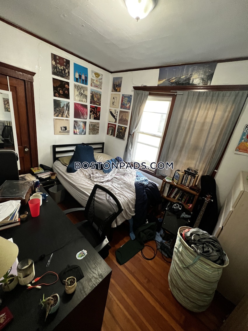 SOMERVILLE - TUFTS - 3 Beds, 1 Bath - Image 9