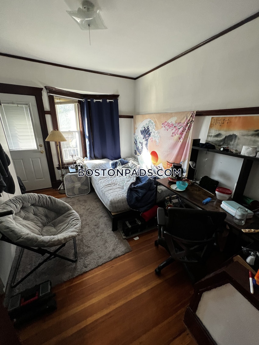 SOMERVILLE - TUFTS - 3 Beds, 1 Bath - Image 26