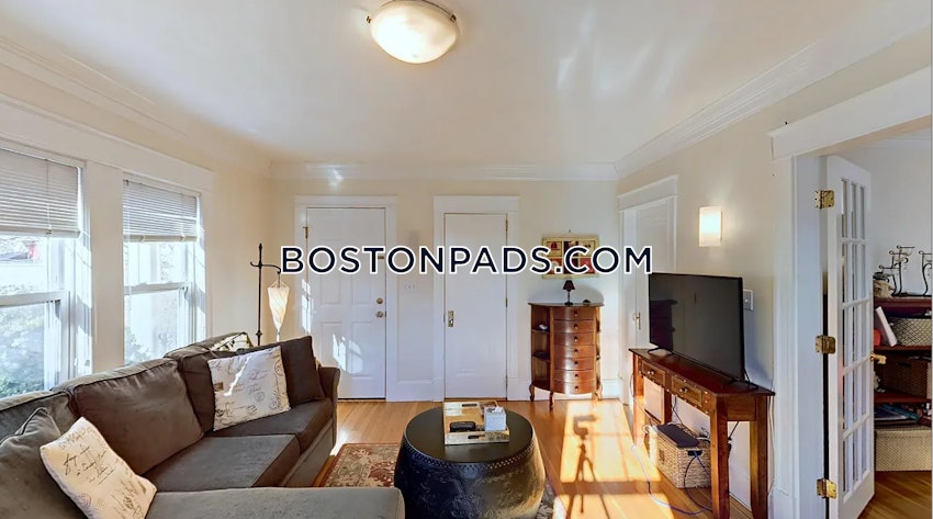 BROOKLINE- WASHINGTON SQUARE - 3 Beds, 2 Baths - Image 5