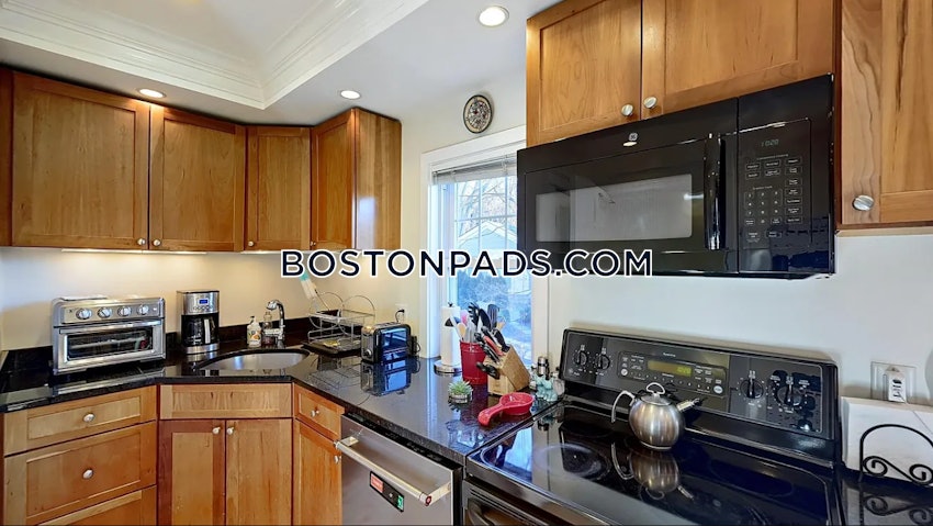 BROOKLINE- WASHINGTON SQUARE - 3 Beds, 2 Baths - Image 2