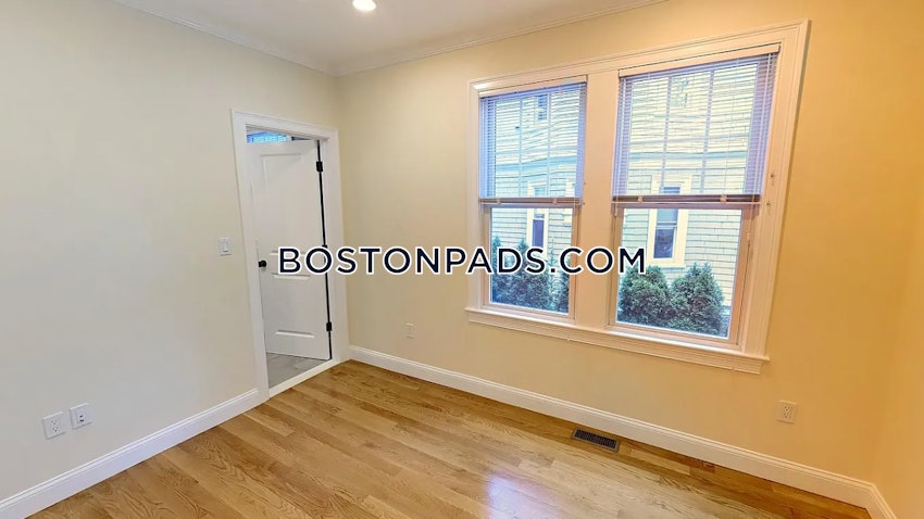 BROOKLINE- WASHINGTON SQUARE - 5 Beds, 3.5 Baths - Image 9