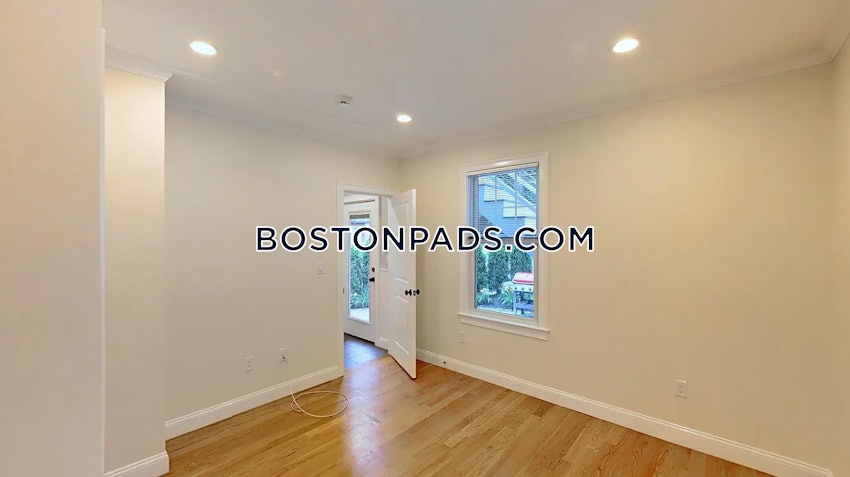 BROOKLINE- WASHINGTON SQUARE - 5 Beds, 3.5 Baths - Image 8