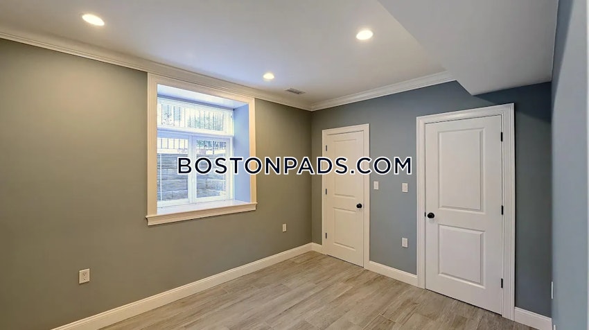 BROOKLINE- WASHINGTON SQUARE - 5 Beds, 3.5 Baths - Image 8