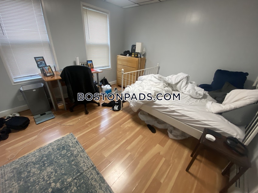 MEDFORD - TUFTS - 4 Beds, 2 Baths - Image 8