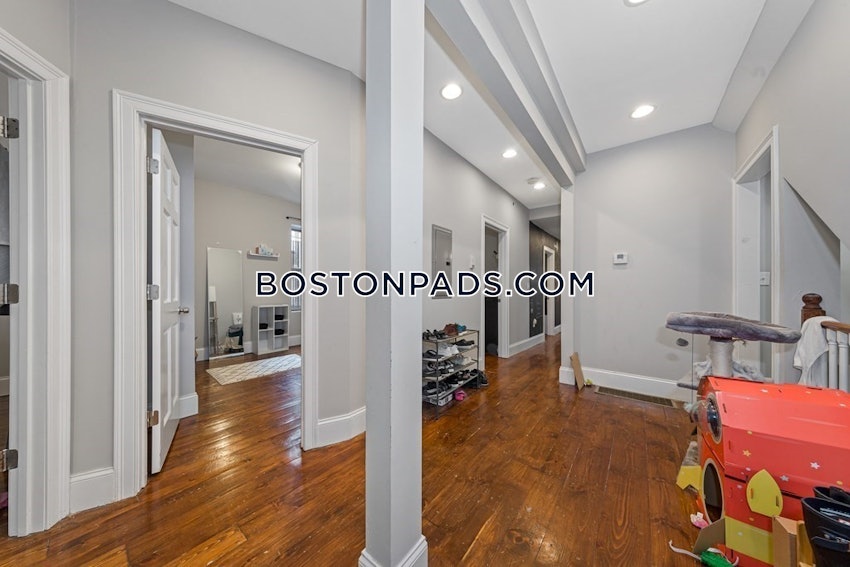 BOSTON - MISSION HILL - 4 Beds, 2 Baths - Image 9