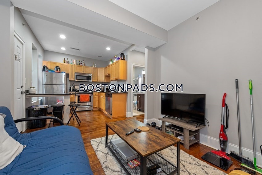 BOSTON - MISSION HILL - 4 Beds, 2 Baths - Image 24