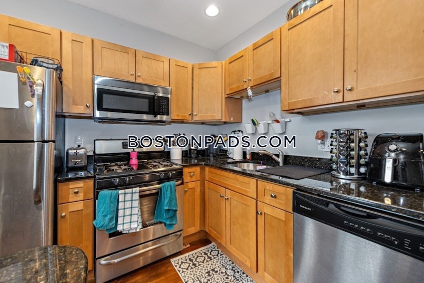 BOSTON - MISSION HILL - 4 Beds, 2 Baths - Image 14