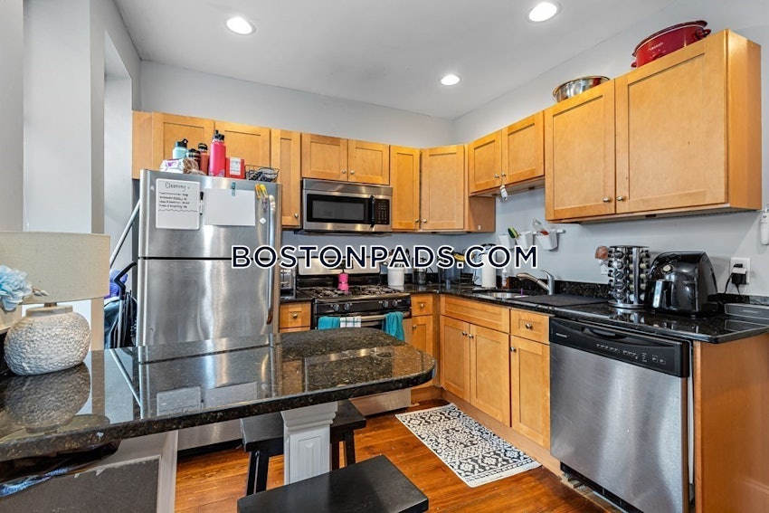 BOSTON - MISSION HILL - 4 Beds, 2 Baths - Image 4