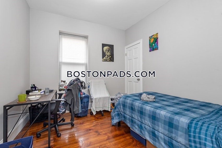 BOSTON - MISSION HILL - 4 Beds, 2 Baths - Image 9