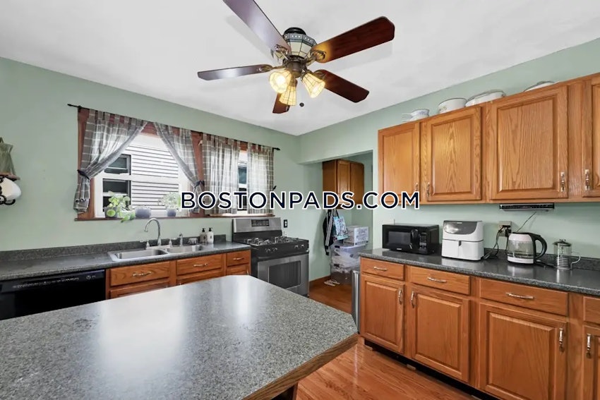 SOMERVILLE - TUFTS - 3 Beds, 1 Bath - Image 2