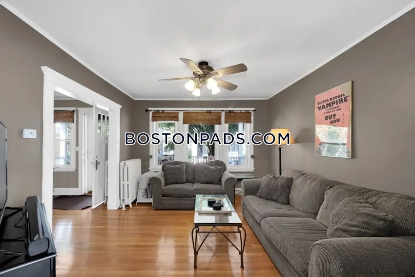 SOMERVILLE - TUFTS - 3 Beds, 1 Bath - Image 4