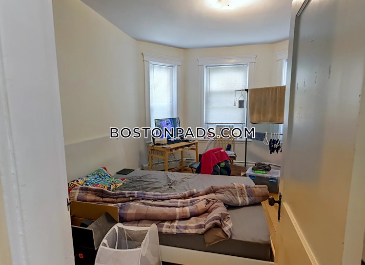 Commonwealth Ave., Boston