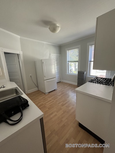 Somerville 3 Beds 1 Bath  West Somerville/ Teele Square - $3,700 No Fee