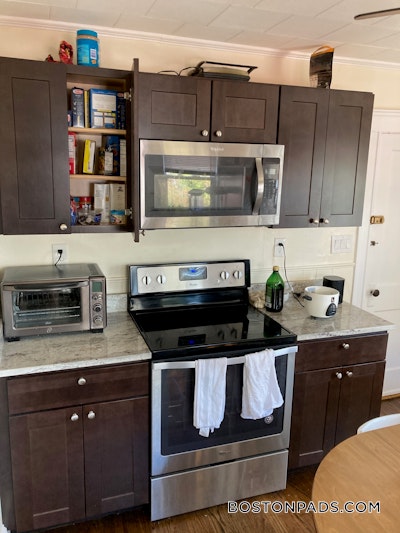 Medford 3 Beds 1 Bath  Tufts - $4,200