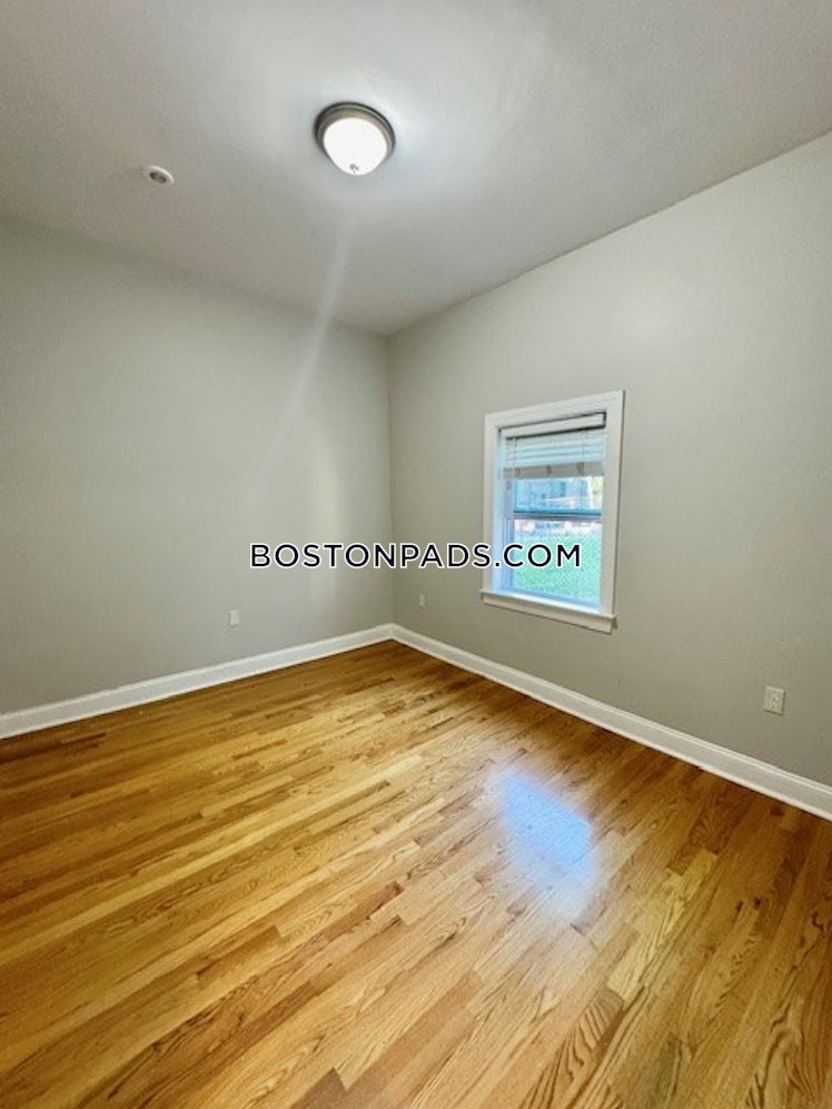 Saint James Place, Boston