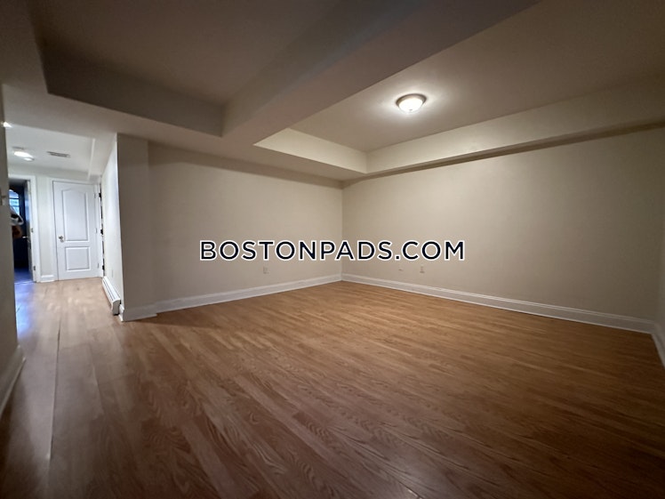 Commonwealth Ave., Boston