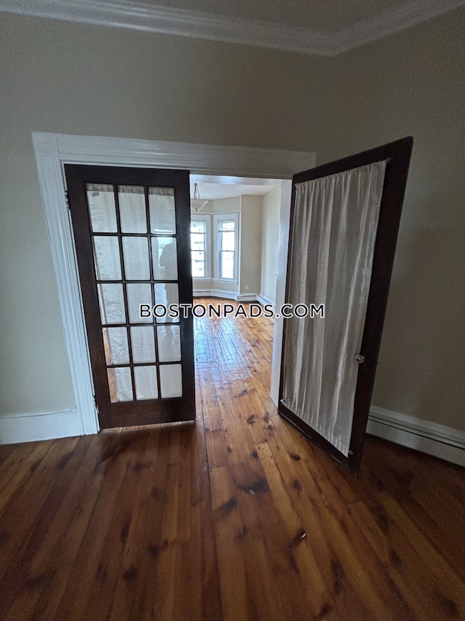 Boston - $2,600+ /mo