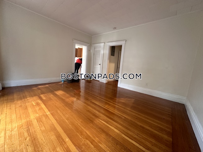 Brookline - $3,400+ /mo