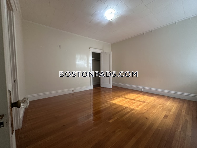 Euston St., Brookline