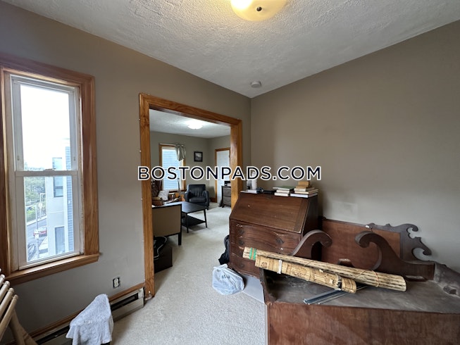 Boston - $2,900+ /mo