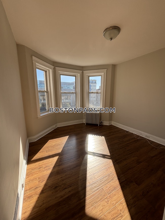 Boston - $2,800+ /mo