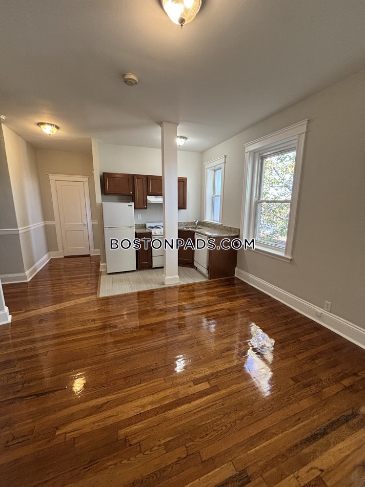 Commonwealth Ave., Boston