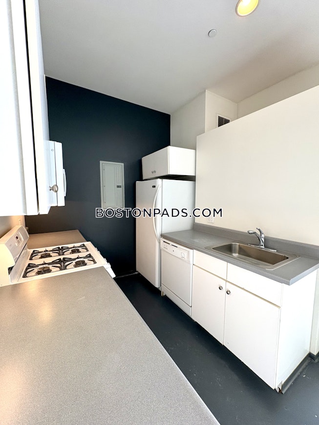 Boston - $4,000+ /mo