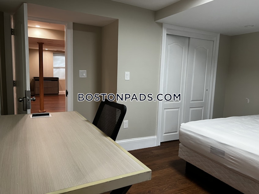 Boston - $12,800+ /month