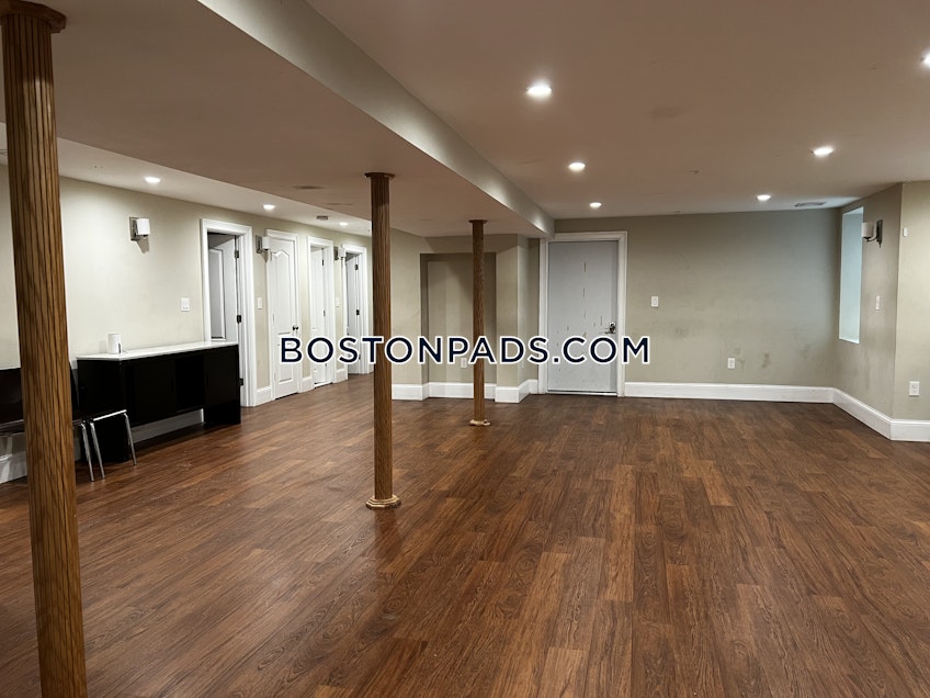 Boston - $13,600+ /month