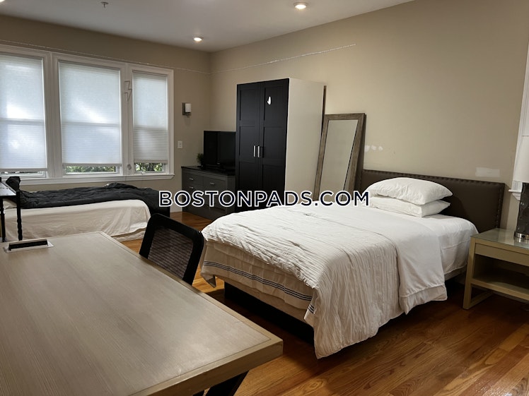 Commonwealth Ave., Boston