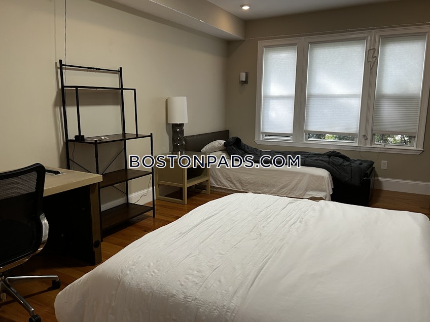 Boston - $13,600+ /month