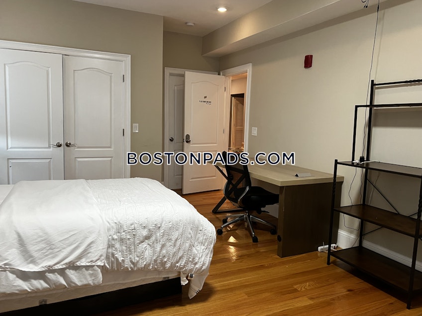 Boston - $12,800+ /month