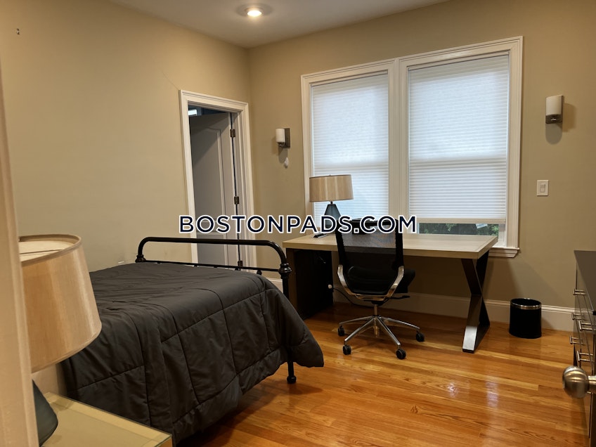 Boston - $12,800+ /month