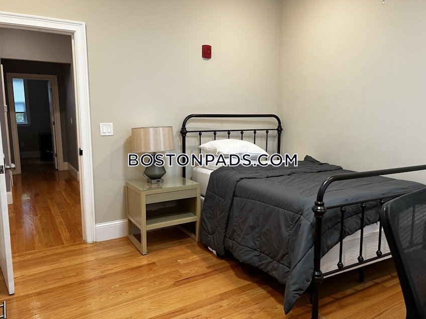 Boston - $12,800+ /month