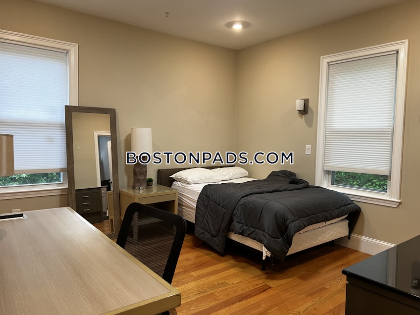Boston - $12,800+ /month